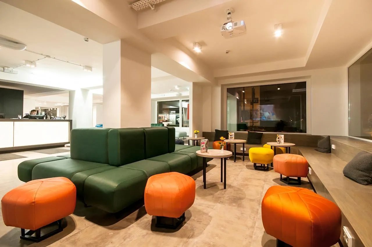 Hotel a&o Bremen Hauptbahnhof 2*,