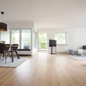 Großzügige 2-zimmer-wohnung Mit Balkon Apartment