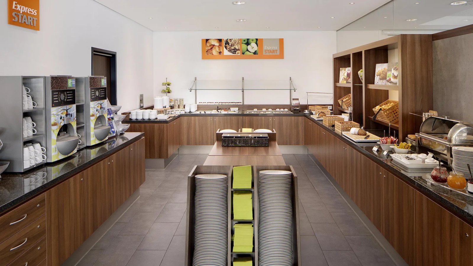 Holiday Inn Express Bremen Airport By Ihg 3*,