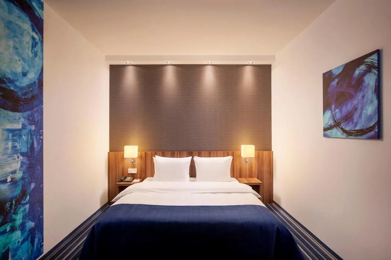 Holiday Inn Express Bremen Airport By Ihg