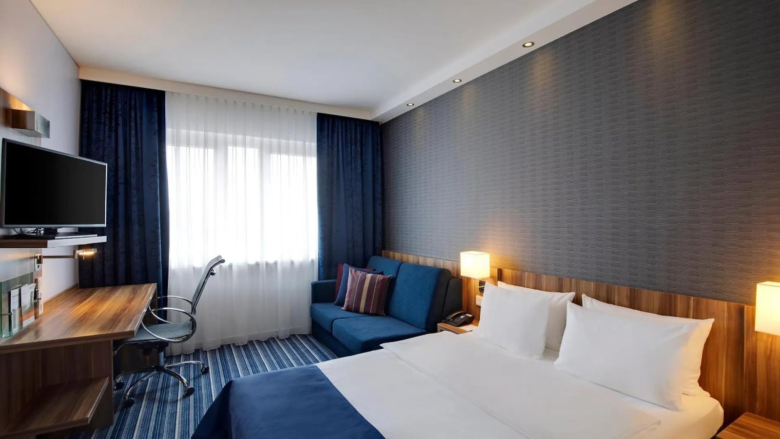 Holiday Inn Express Bremen Airport By Ihg 3*,  Almanya