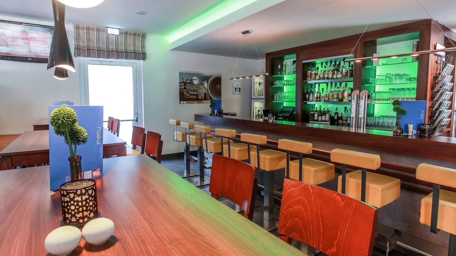 Holiday Inn Express Bremen Airport By Ihg Almanya