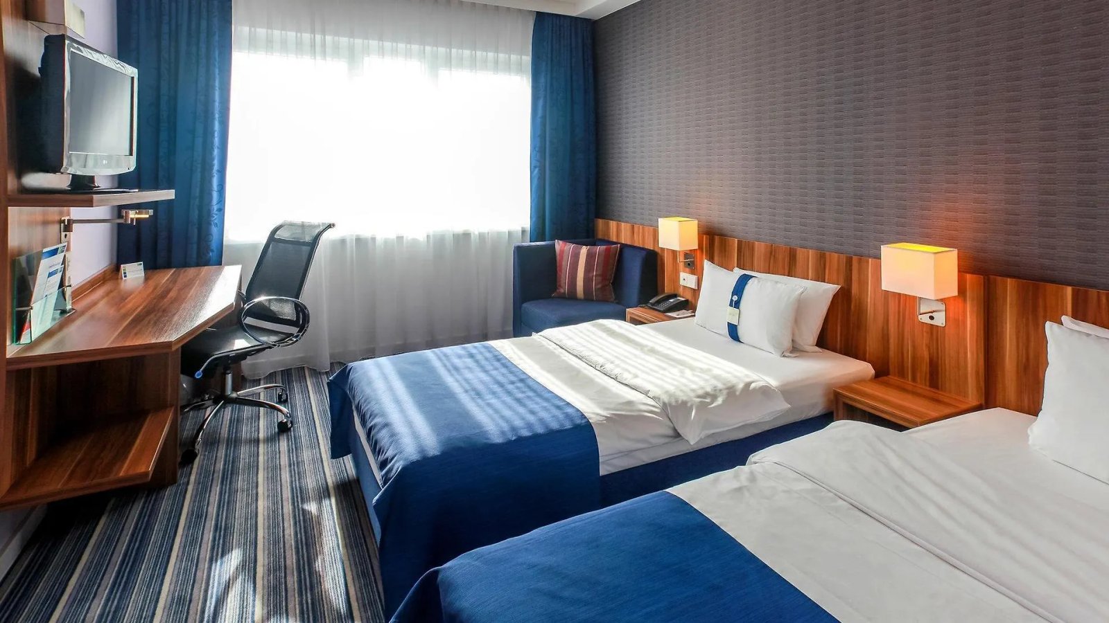 *** Otel Holiday Inn Express Bremen Airport By Ihg Almanya