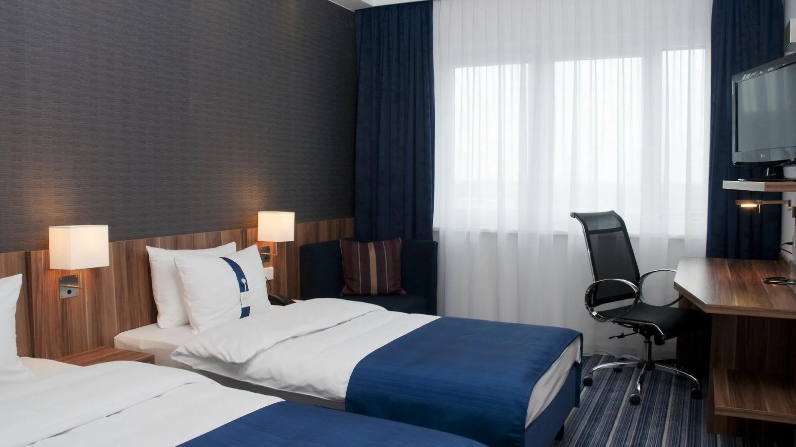 Holiday Inn Express Bremen Airport By Ihg Almanya