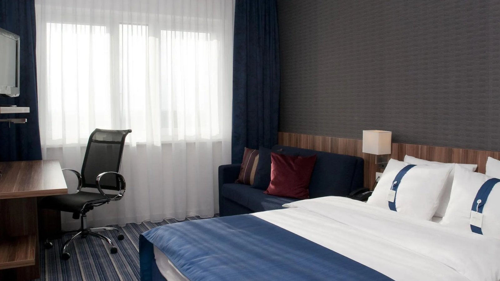 *** Otel Holiday Inn Express Bremen Airport By Ihg Almanya