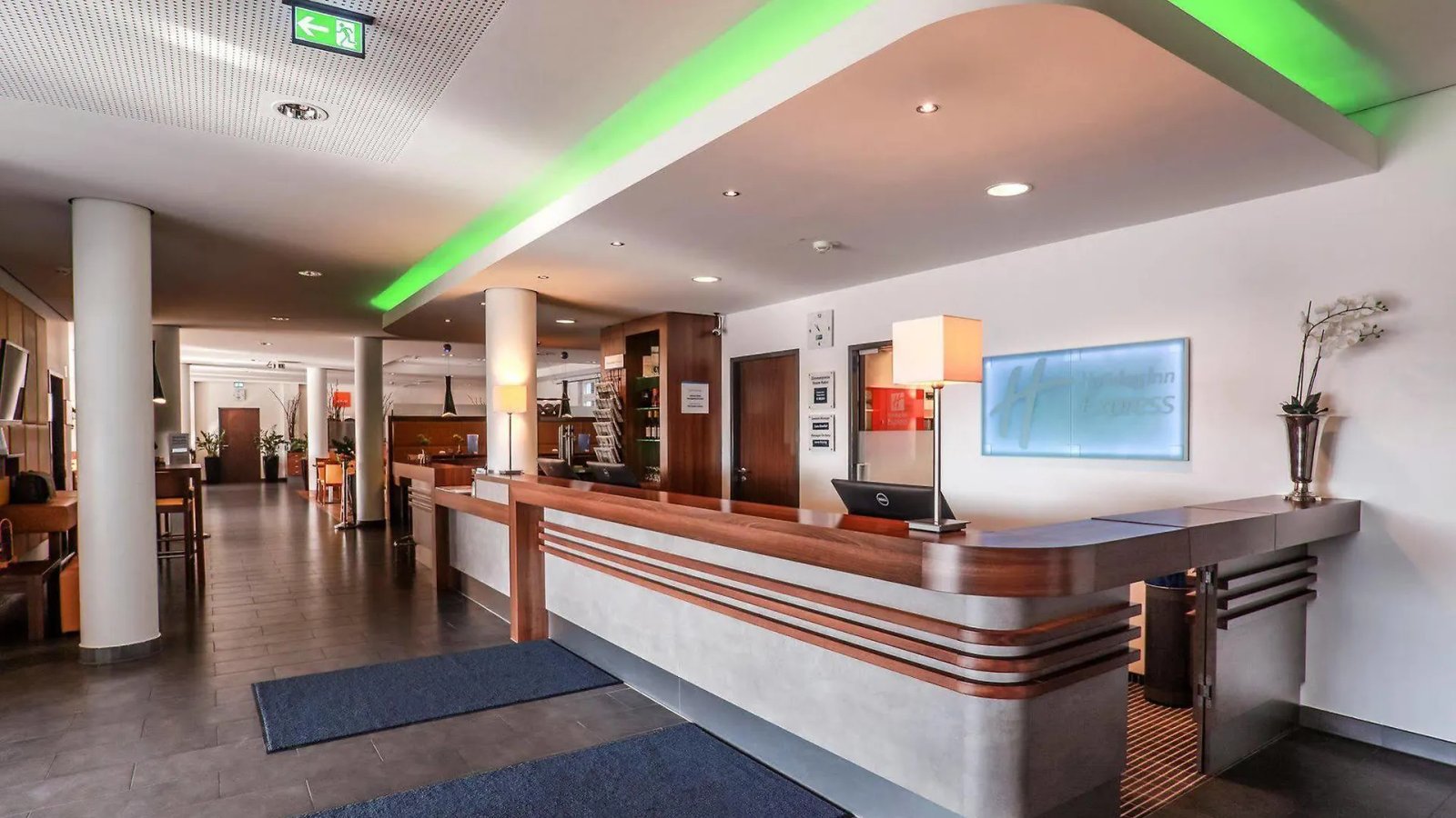 Holiday Inn Express Bremen Airport By Ihg Otel