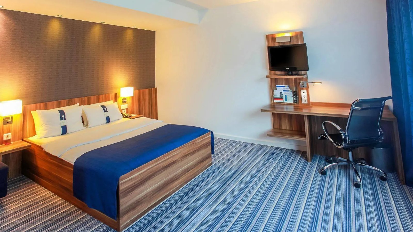 Holiday Inn Express Bremen Airport By Ihg Otel
