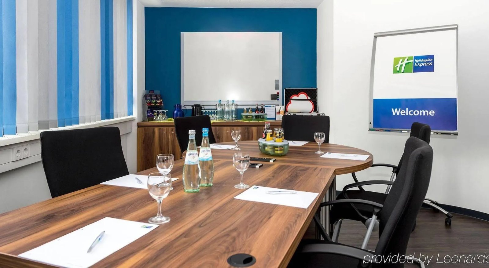 Holiday Inn Express Bremen Airport By Ihg 3*,