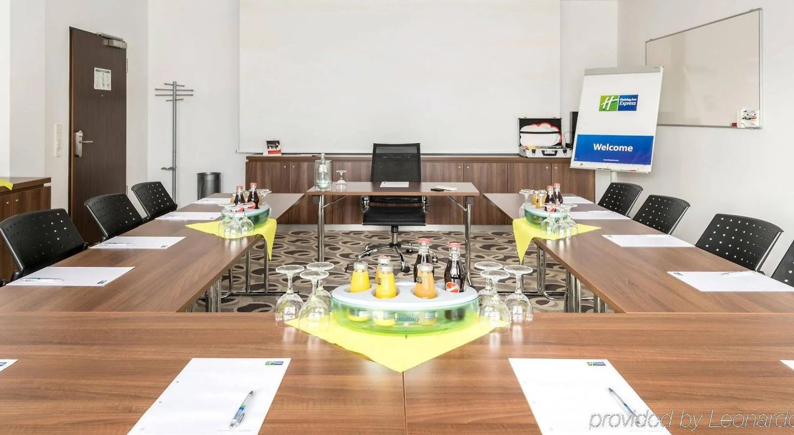Holiday Inn Express Bremen Airport By Ihg 3*,