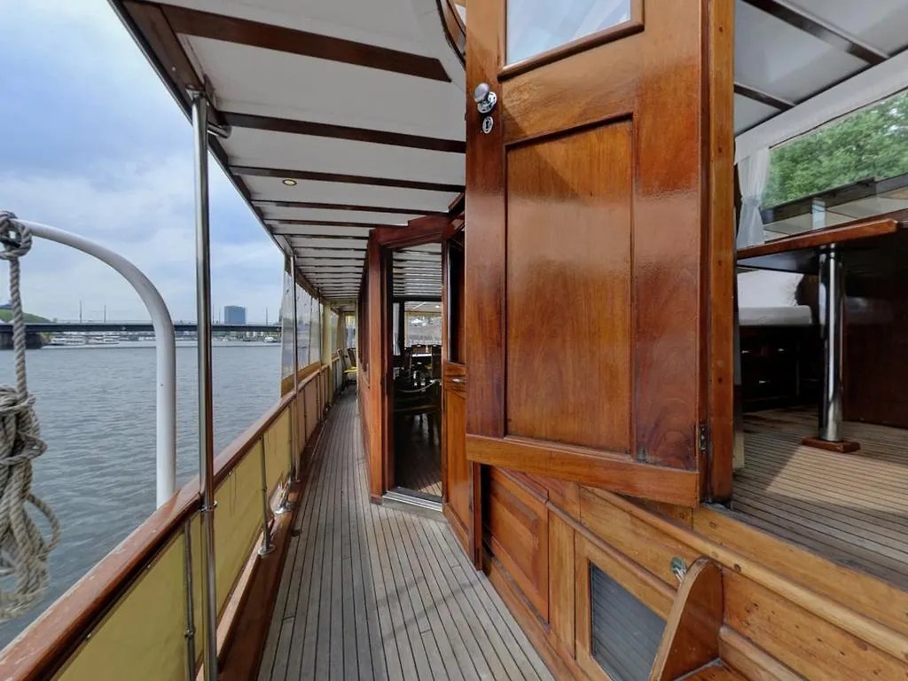 Hotelschiff Nedeva Бремен 3*,