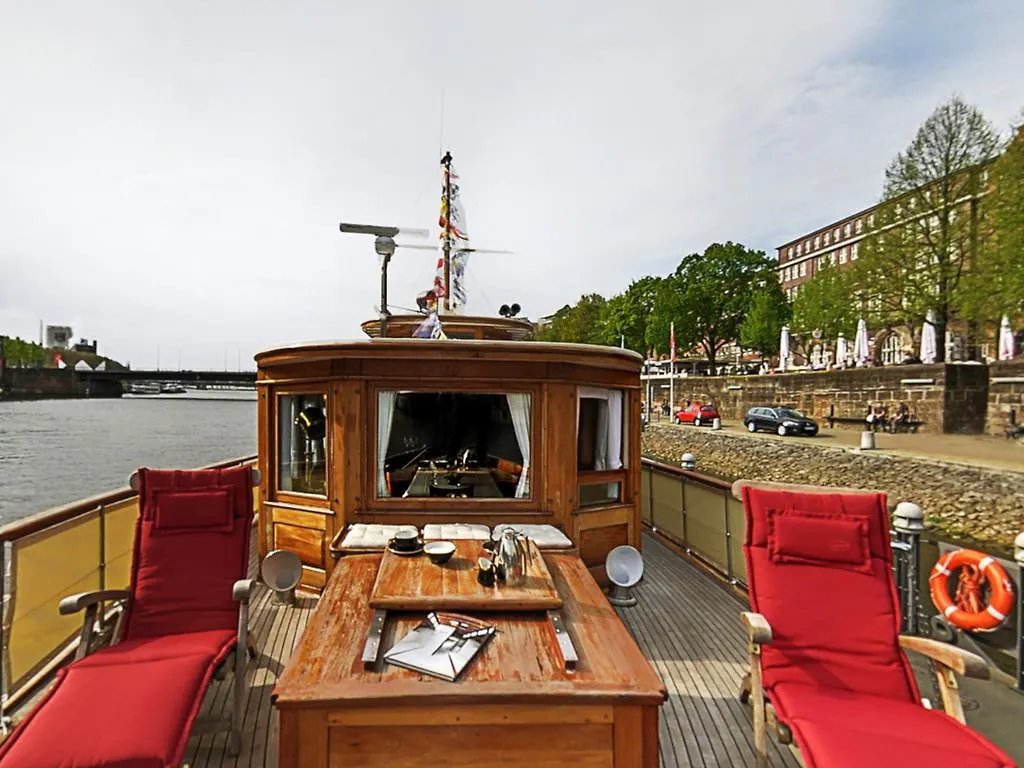 Hotelschiff Nedeva Бремен Ботель