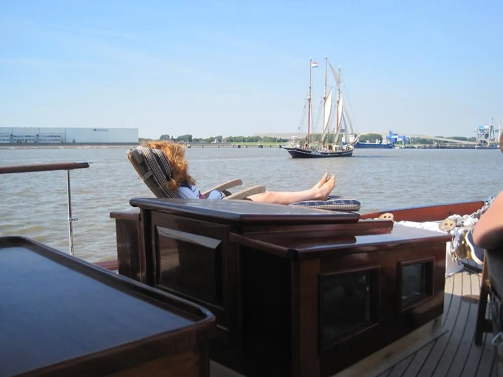 Hotelschiff Nedeva Бремен