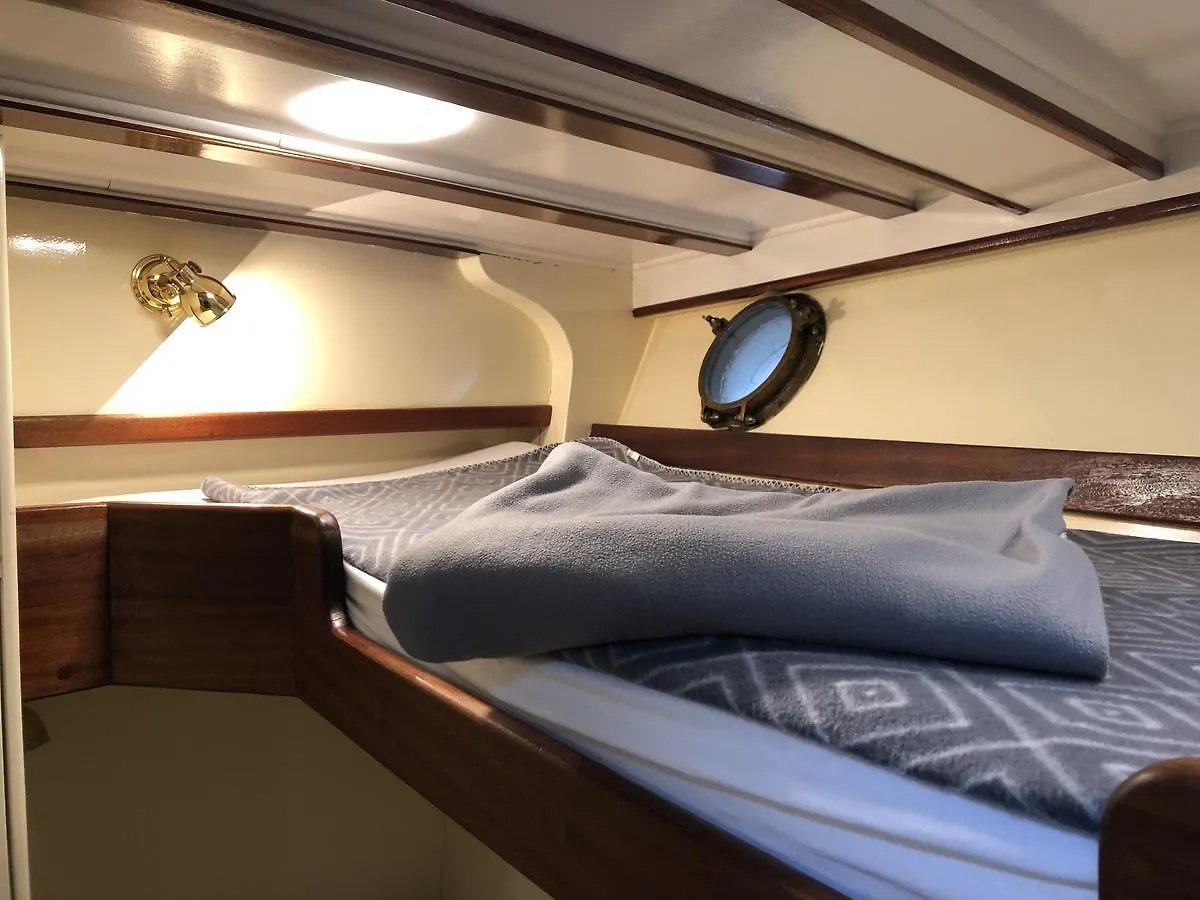 Hotelschiff Nedeva Бремен