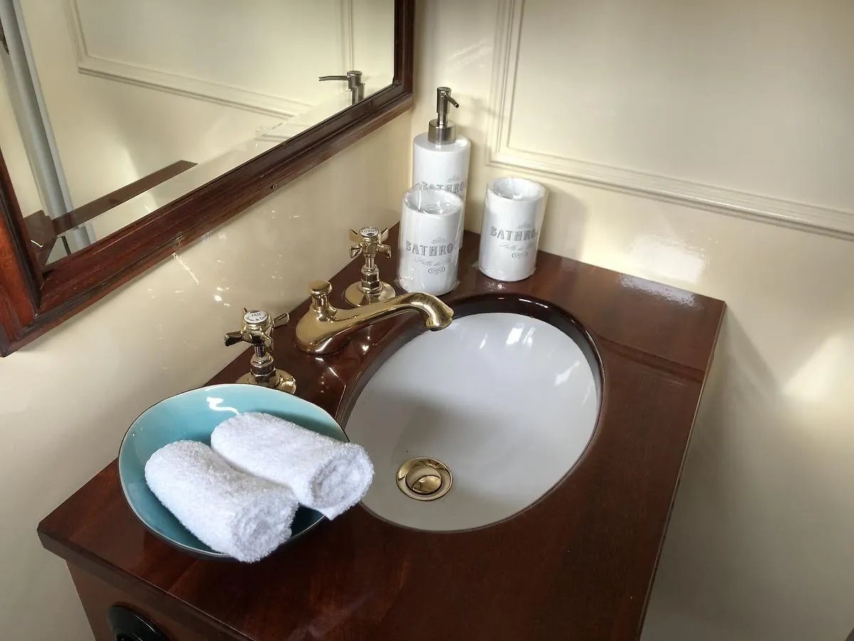 Hotelschiff Nedeva Бремен 3*,
