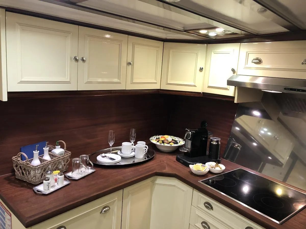 *** Ботель Hotelschiff Nedeva Бремен Германия