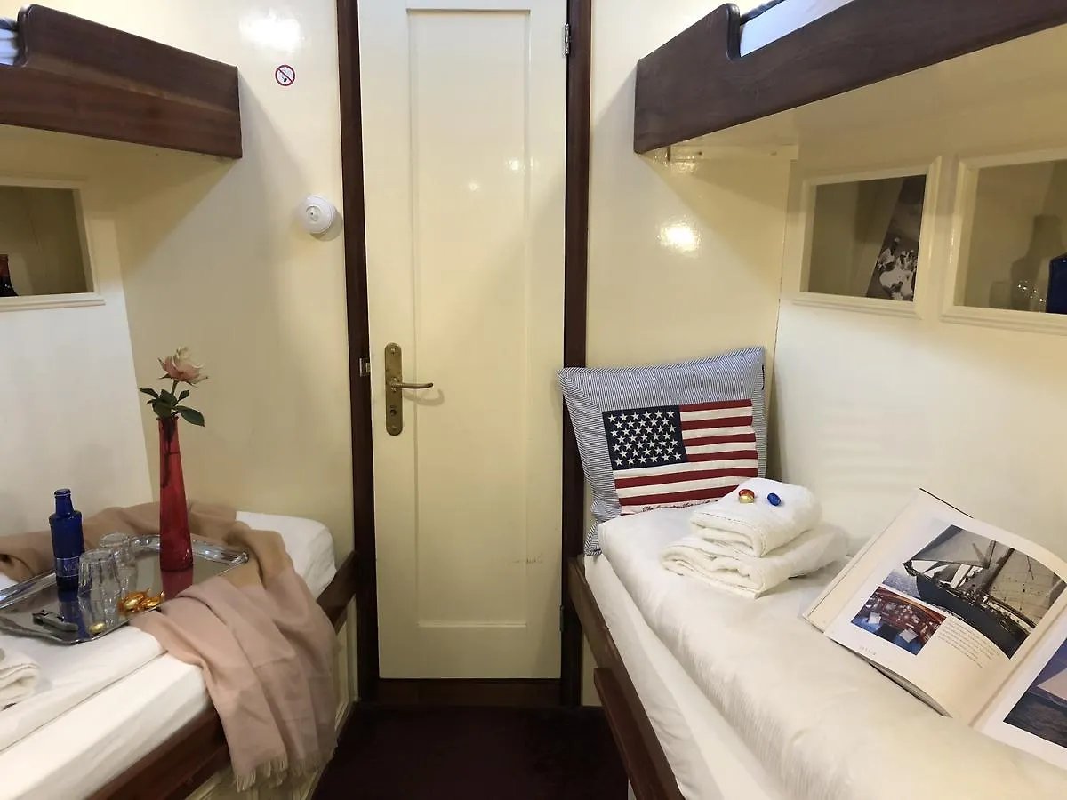 Hotelschiff Nedeva Бремен 3*,