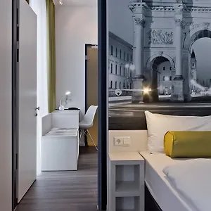 Super 8 By Wyndham Munich City North Otel Münih