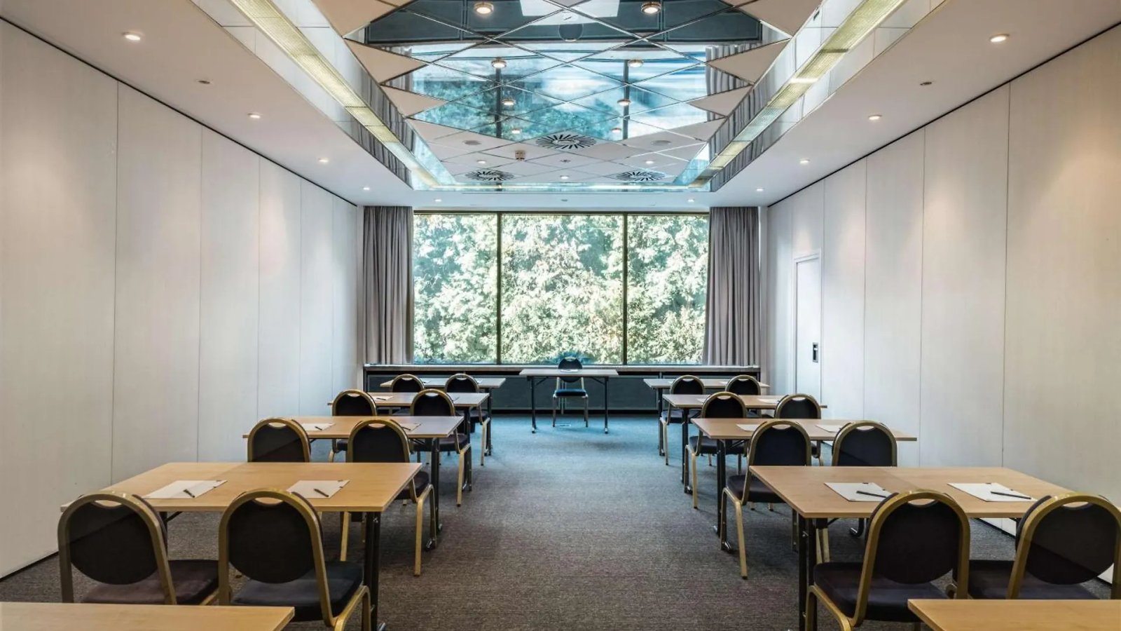 Pentahotel Bremen 4*,