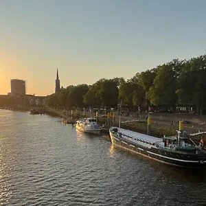 Kuestenmotorschiff Aventura Botel