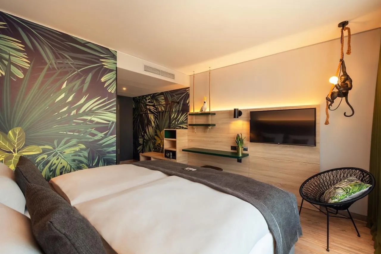 Holiday Inn - The Niu, Crusoe Bremen Airport, An Ihg Hotel 3*,